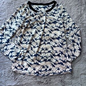 ⭐️⭐️⭐️DKNYC blue and cream abstract print blouse size Small